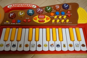 ピアノが弾けなくても楽しいおもちゃです